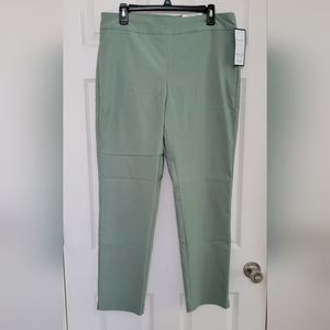 Ideal for spring! Charter Club Cambridge skinny leg pants, size 14, NWT.